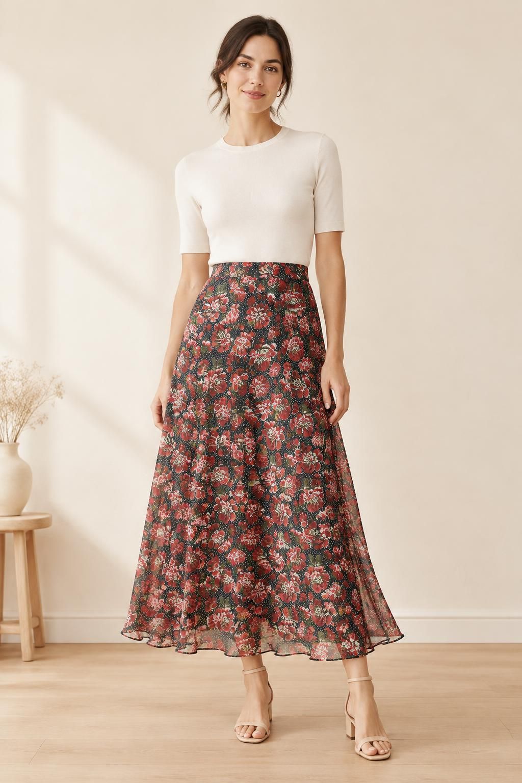 Inspiration La jupe avec le tissu Voile crêpe de polyester, fleurs rouges et pois blancs