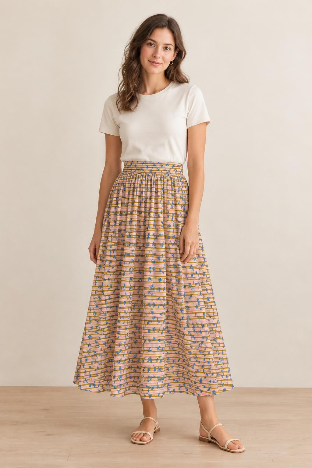 Inspiration La jupe avec le tissu Voile de coton, petites fleurs bleues sur rayures multicolores
