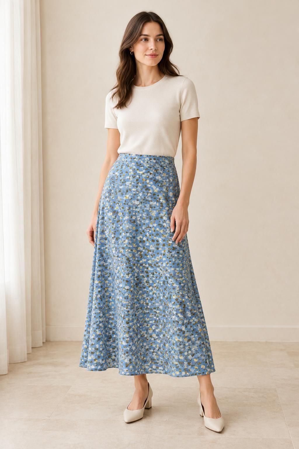 Inspiration La jupe avec le tissu Satin de coton, motif animalier abstrait bleu