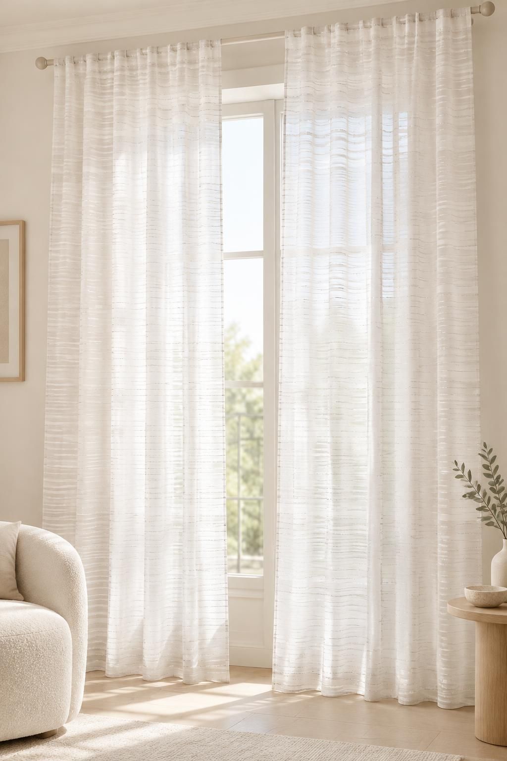 Inspiration Les voilages avec le tissu GARAEEL - Voile crêpe de viscose à rayures satinées et à fils lurex argentés
