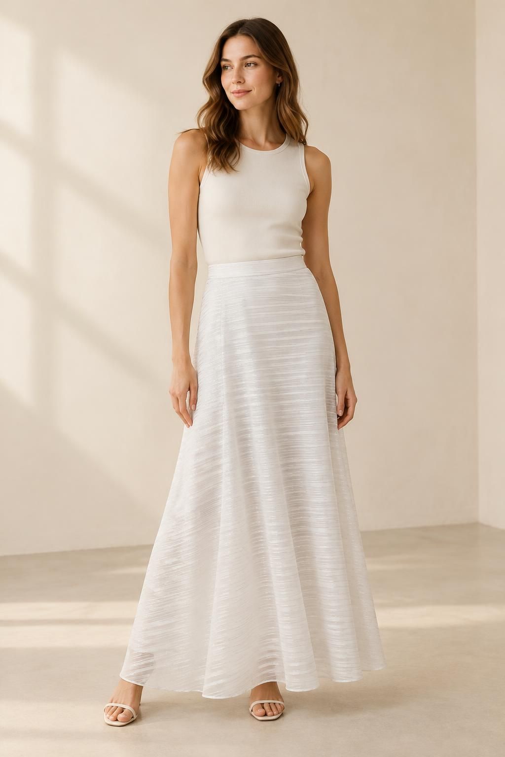 Inspiration La jupe avec le tissu GARAEEL - Voile crêpe de viscose à rayures satinées et à fils lurex argentés