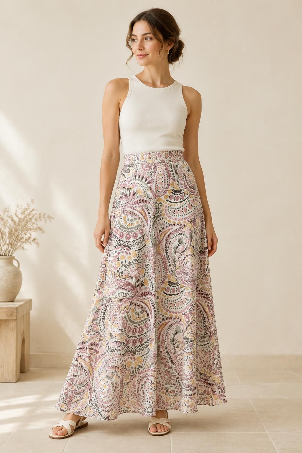 Inspiration La jupe avec le tissu Sergé de viscose, motif cachemire fleuri bohème rose et jaune