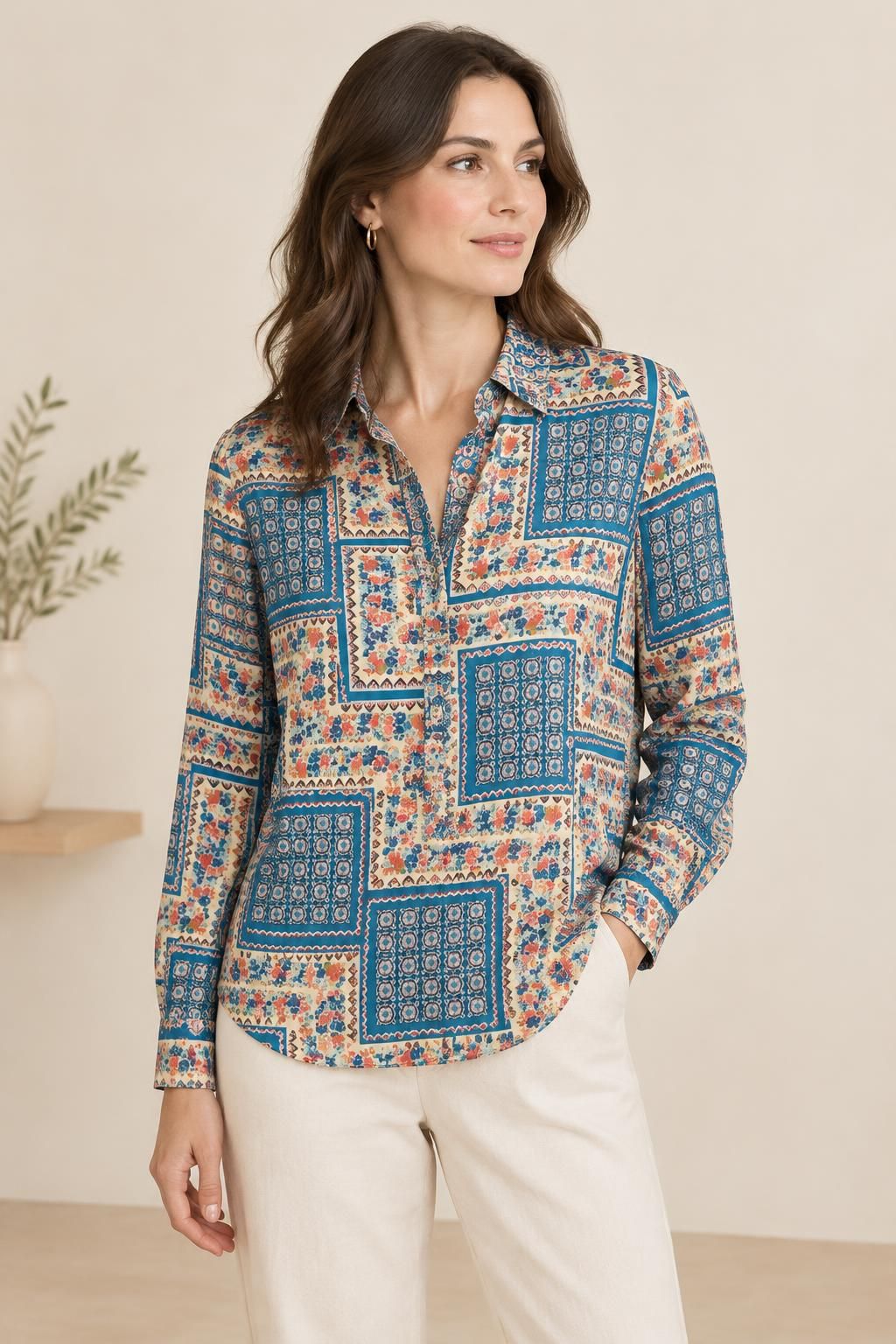 Inspiration La blouse avec le tissu Maille "bisou-bisou", motif patchwork fleuri géométrique