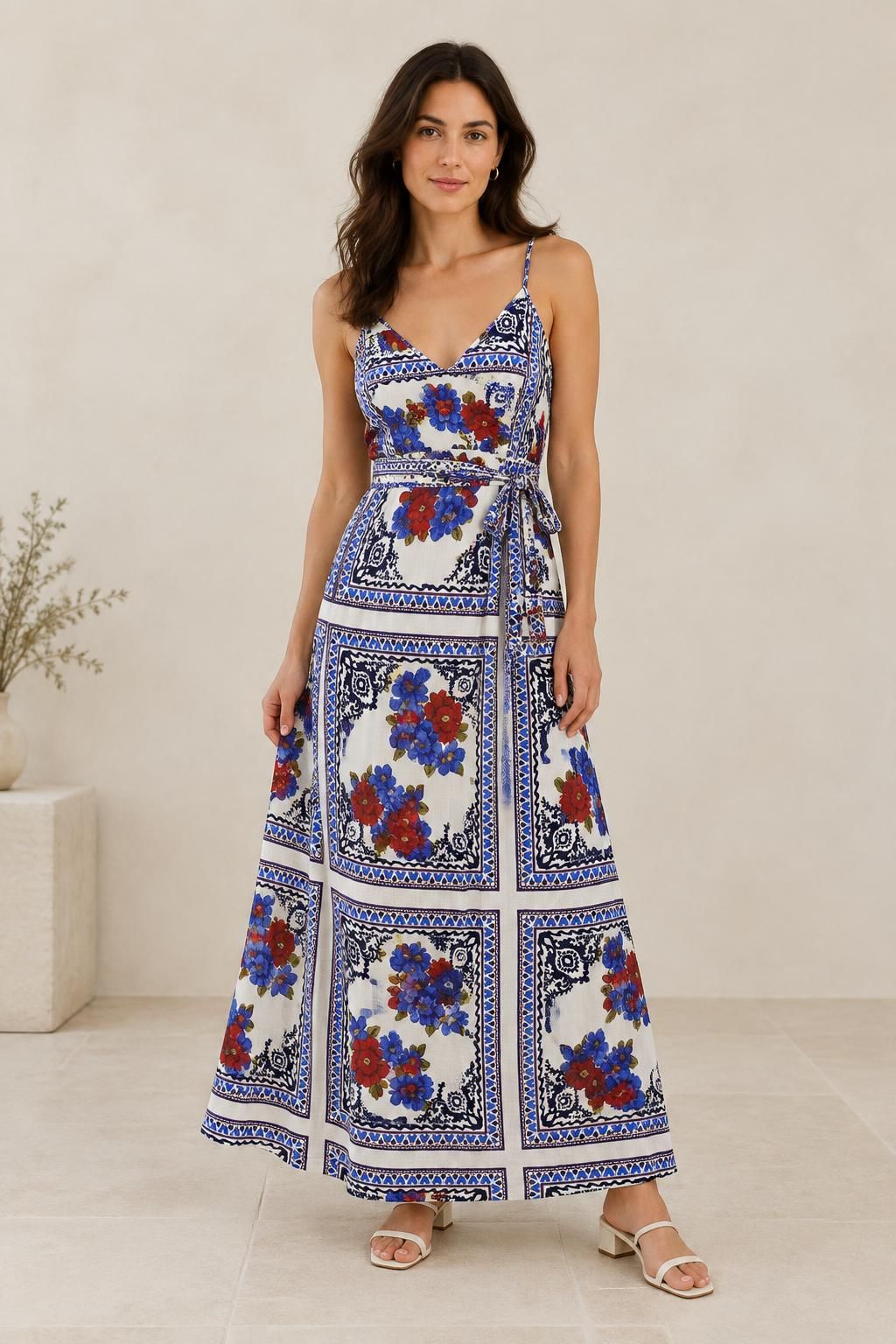 Inspiration La robe avec le tissu Viscose motif foulard fleuri rétro