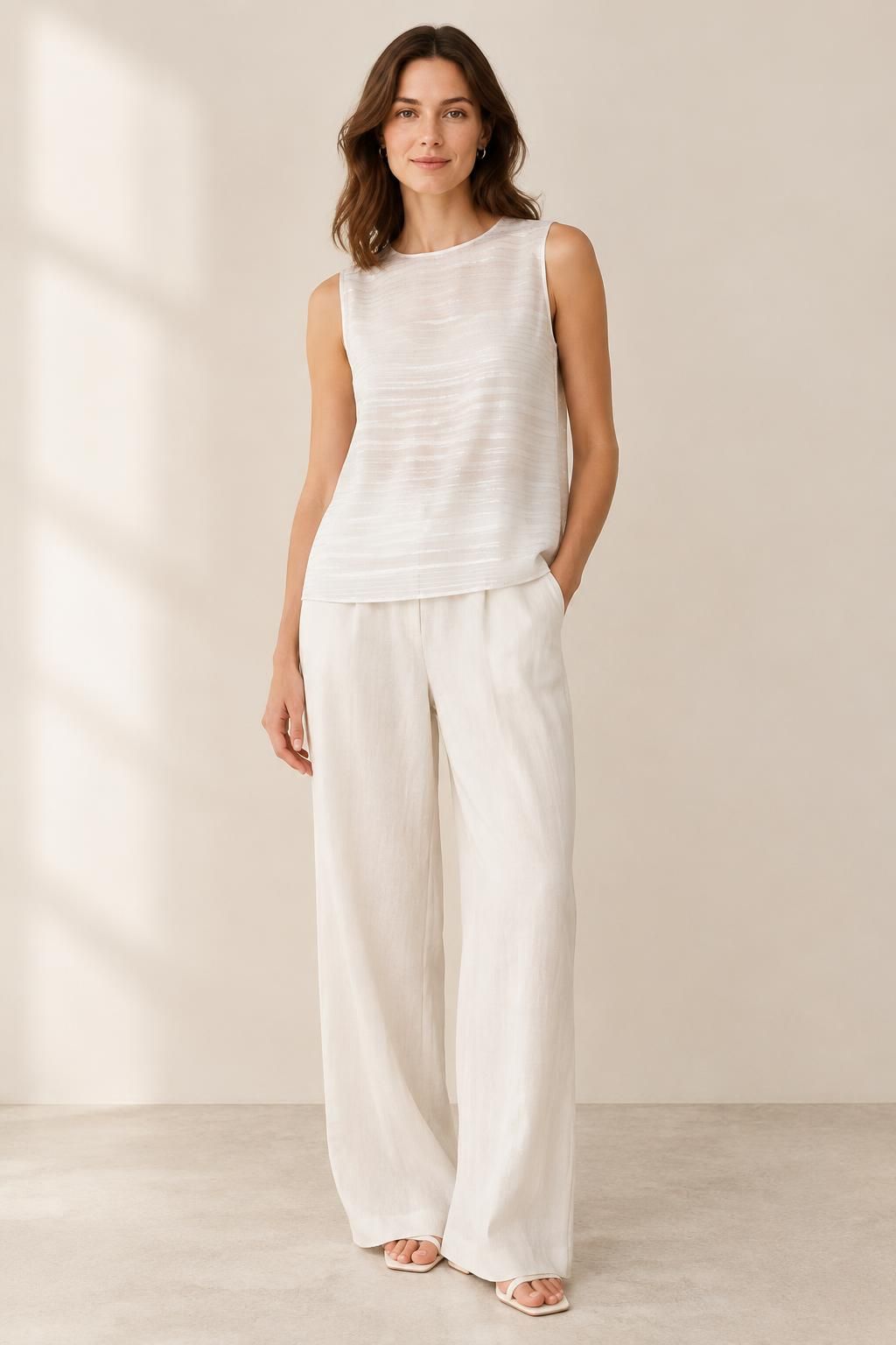 Inspiration Le top avec le tissu GARAEEL - Voile crêpe de viscose à rayures satinées et à fils lurex argentés