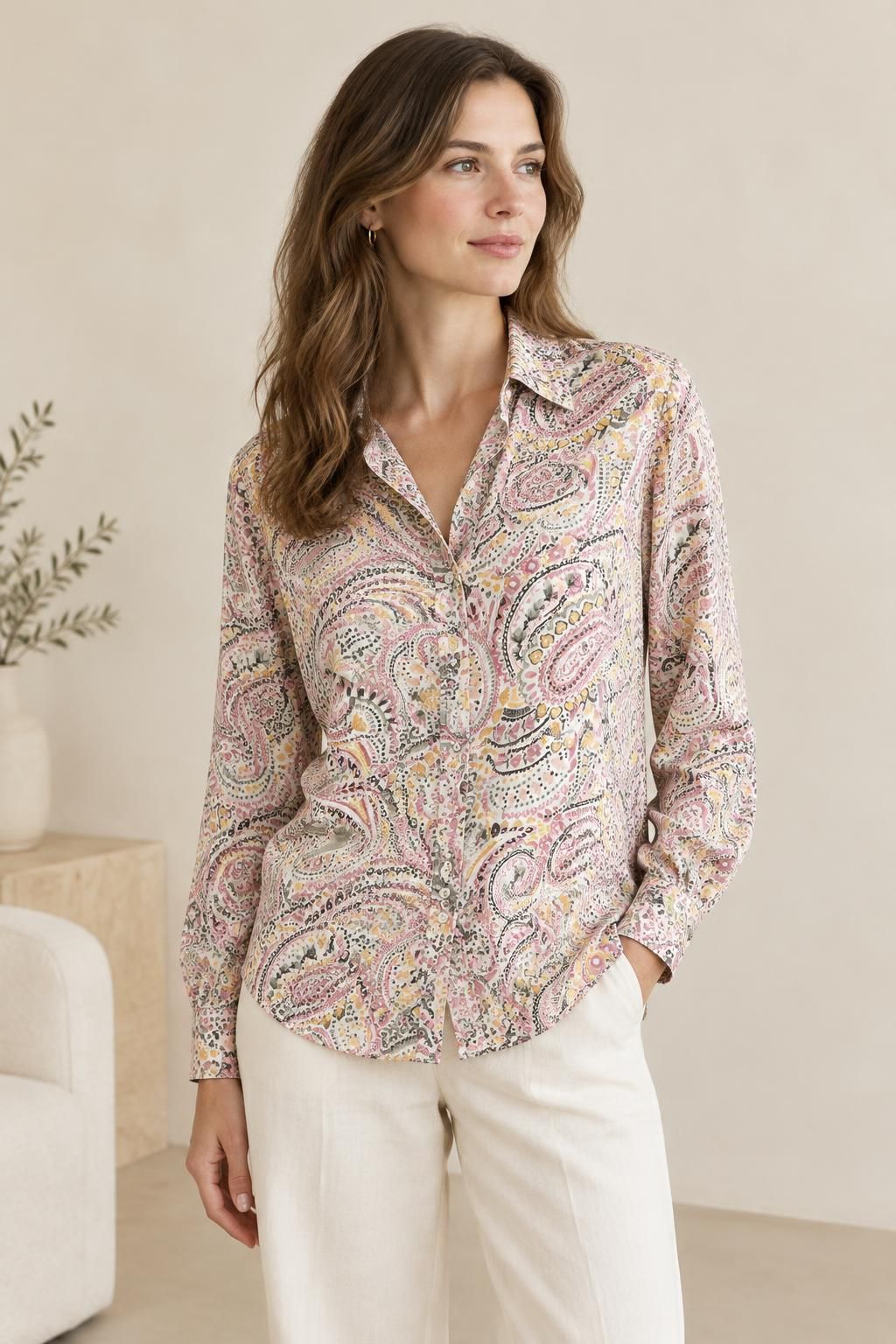 Inspiration La blouse avec le tissu Sergé de viscose, motif cachemire fleuri bohème rose et jaune