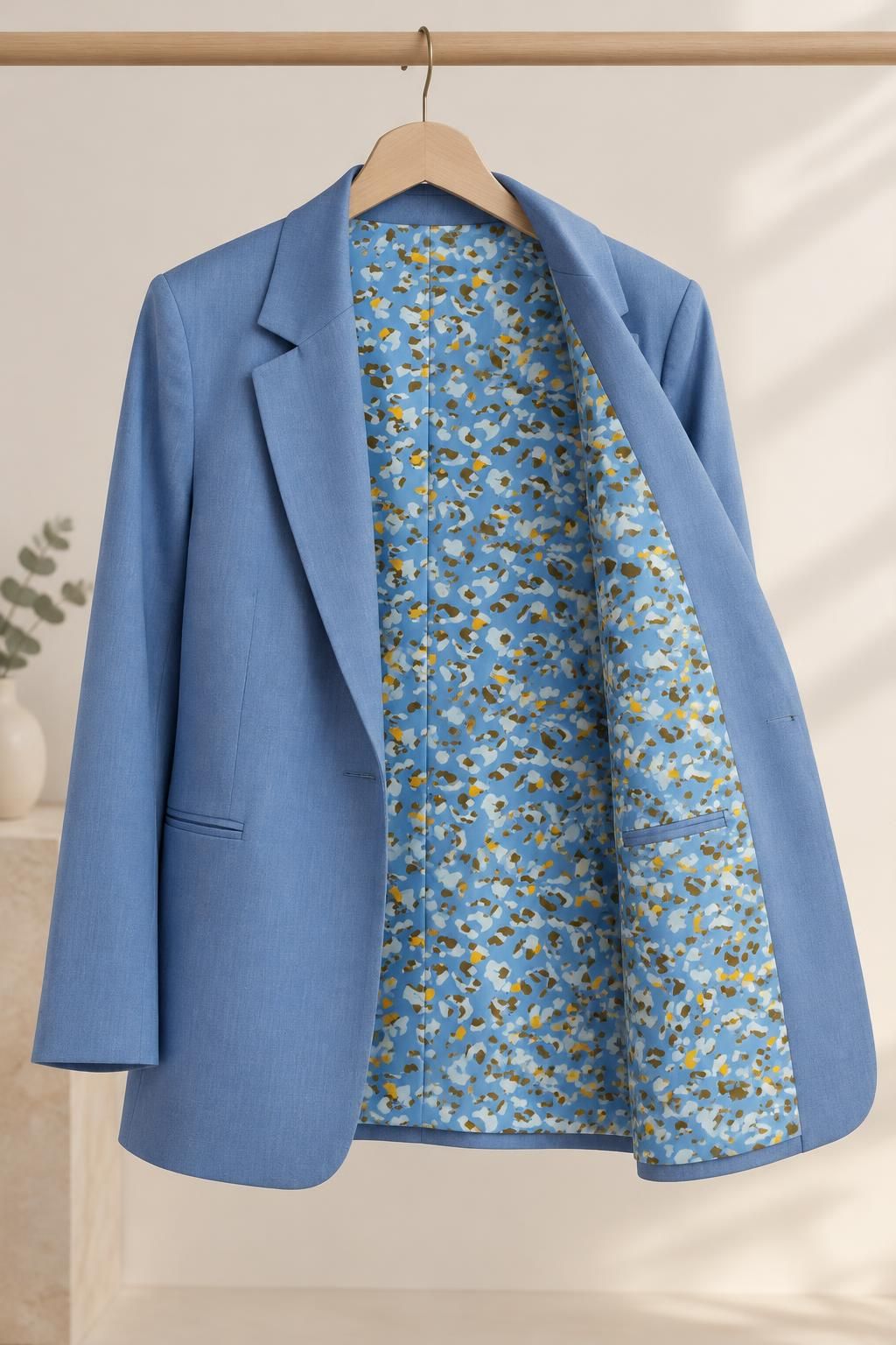 Inspiration La doublure avec le tissu Satin de coton, motif animalier abstrait bleu