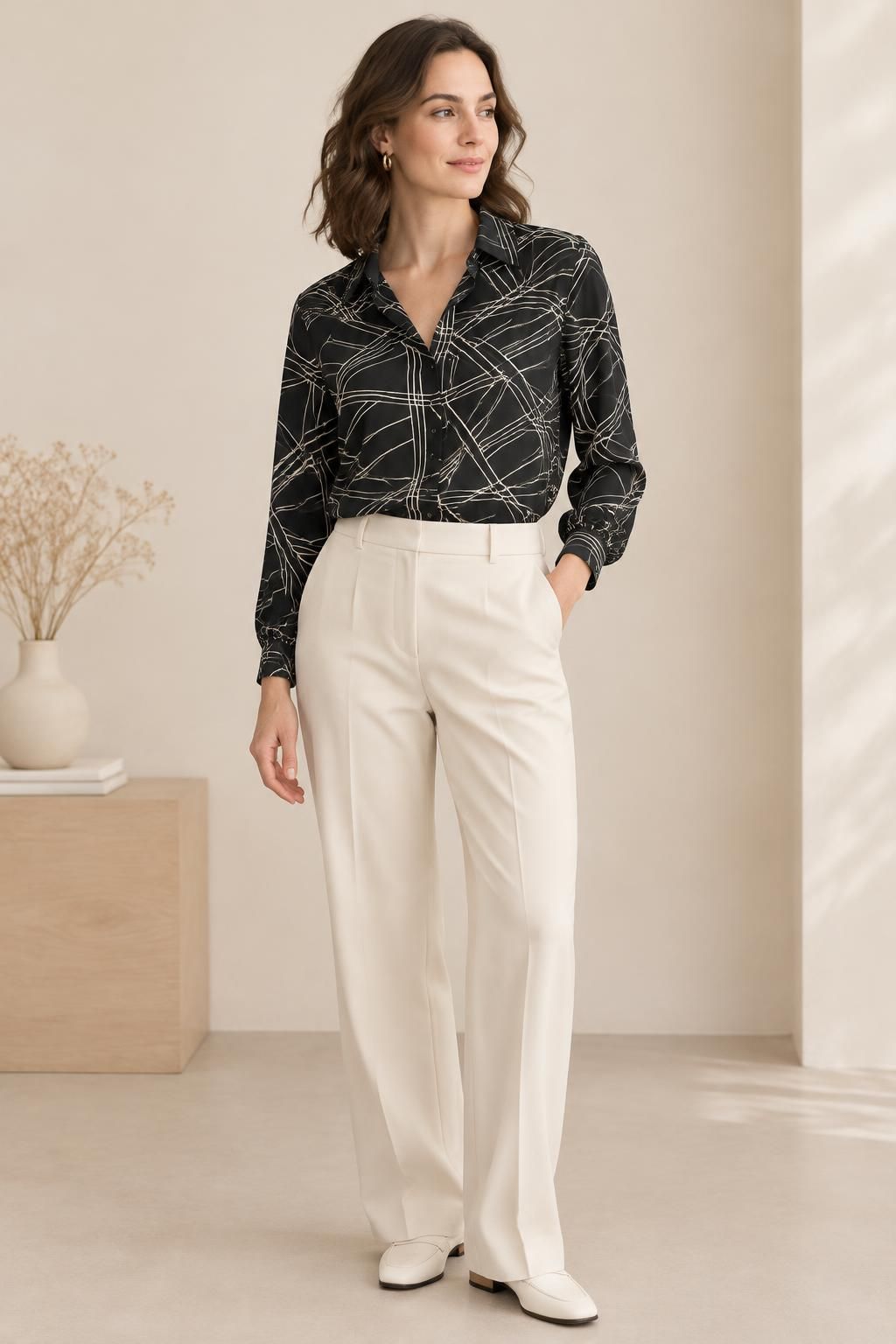 Inspiration La blouse avec le tissu Crêpe de polyester léger, motif géométrique noir et blanc