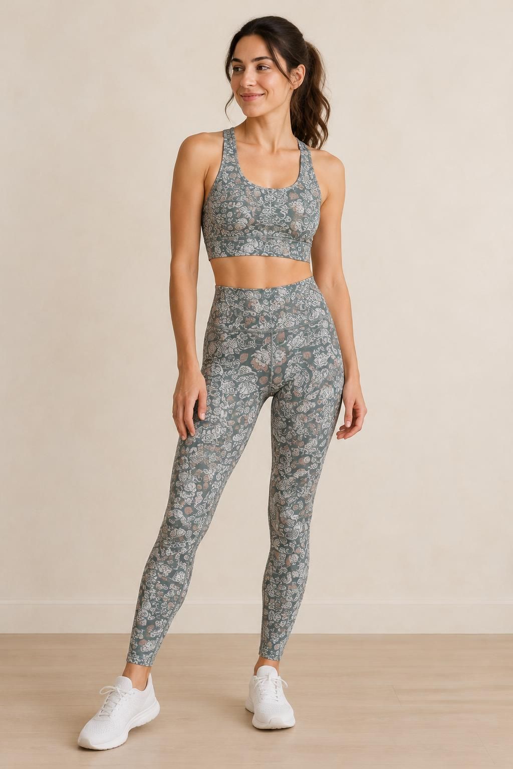 Inspiration La tenue de sport avec le tissu Jersey viscose elasthanne, motif cachemire fleuri