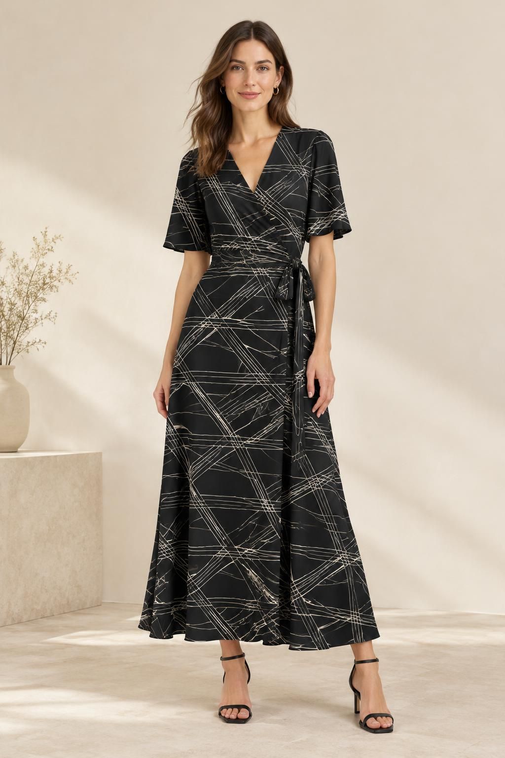 Inspiration La robe avec le tissu Crêpe de polyester léger, motif géométrique noir et blanc
