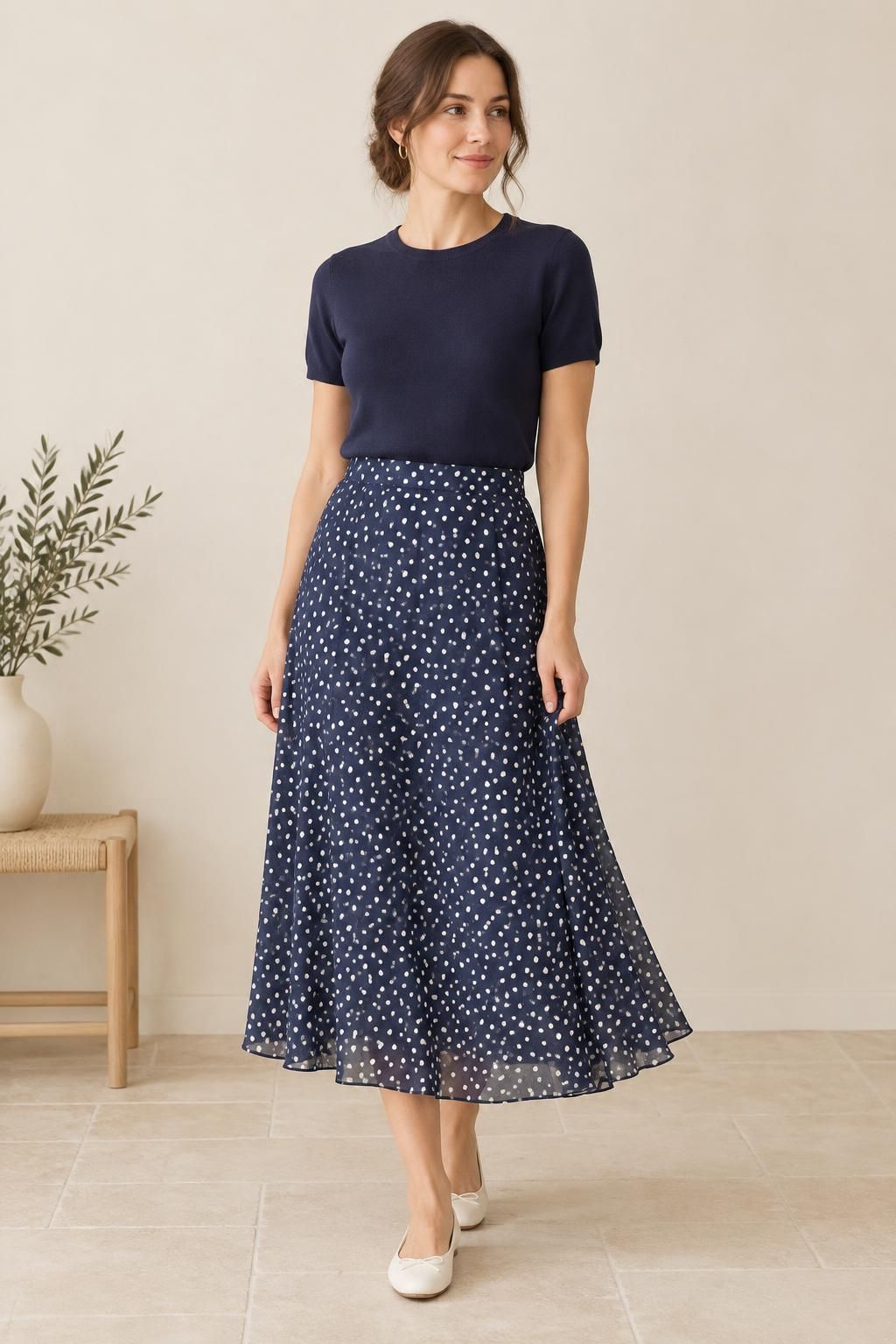 Inspiration Der Rock mit dem Stoff Blaue gepunktete Viskose-Polyester-Gaze