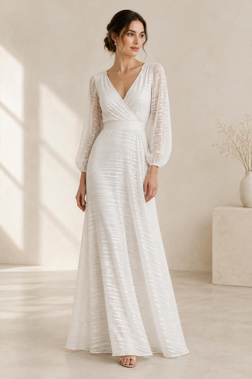 Inspiration La robe avec le tissu GARAEEL - Voile crêpe de viscose à rayures satinées et à fils lurex argentés