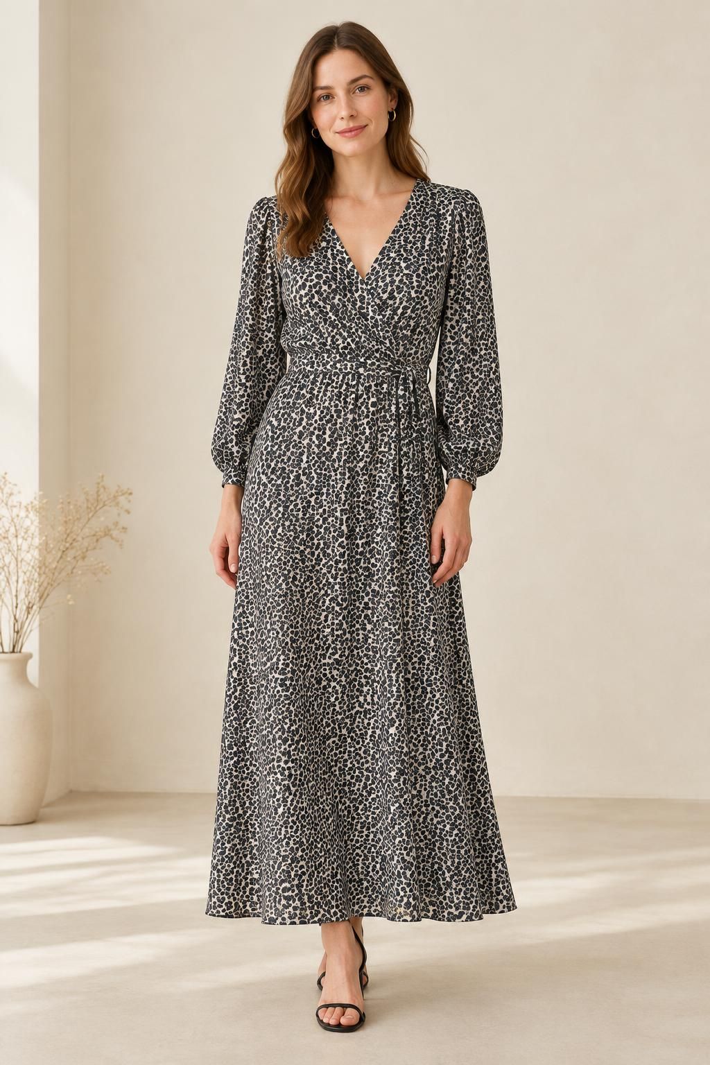 Inspiratie De jurk met de stof Viscose met lurex, bloemmotief en goud- en zilverkleurige strepen