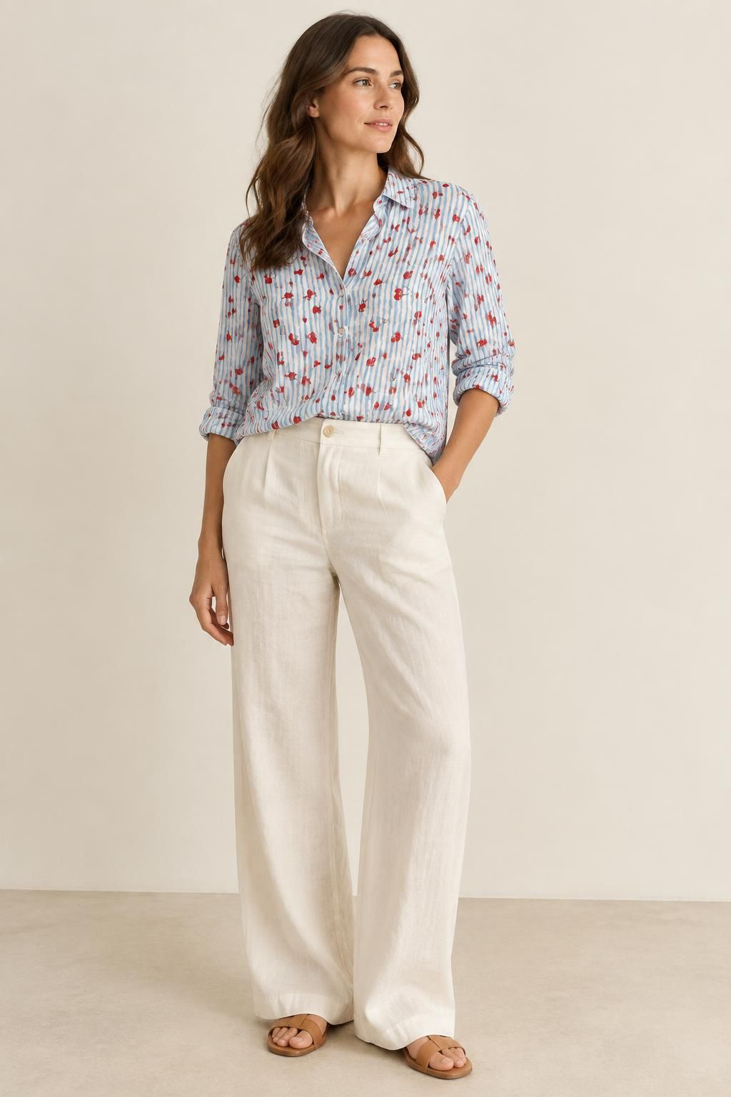 Inspiration La blouse avec le tissu Viscose fluide, cerises rouges et rayures ondulées