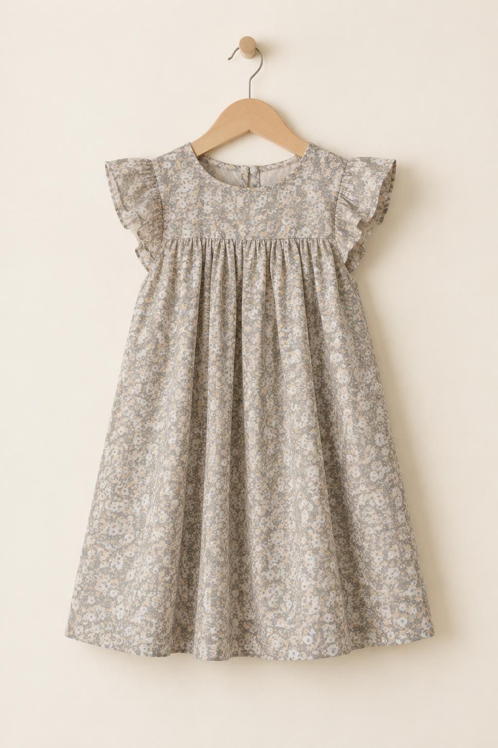 Inspiration La robe enfant avec le tissu Batiste de viscose, motif fleuri romantique multicolore