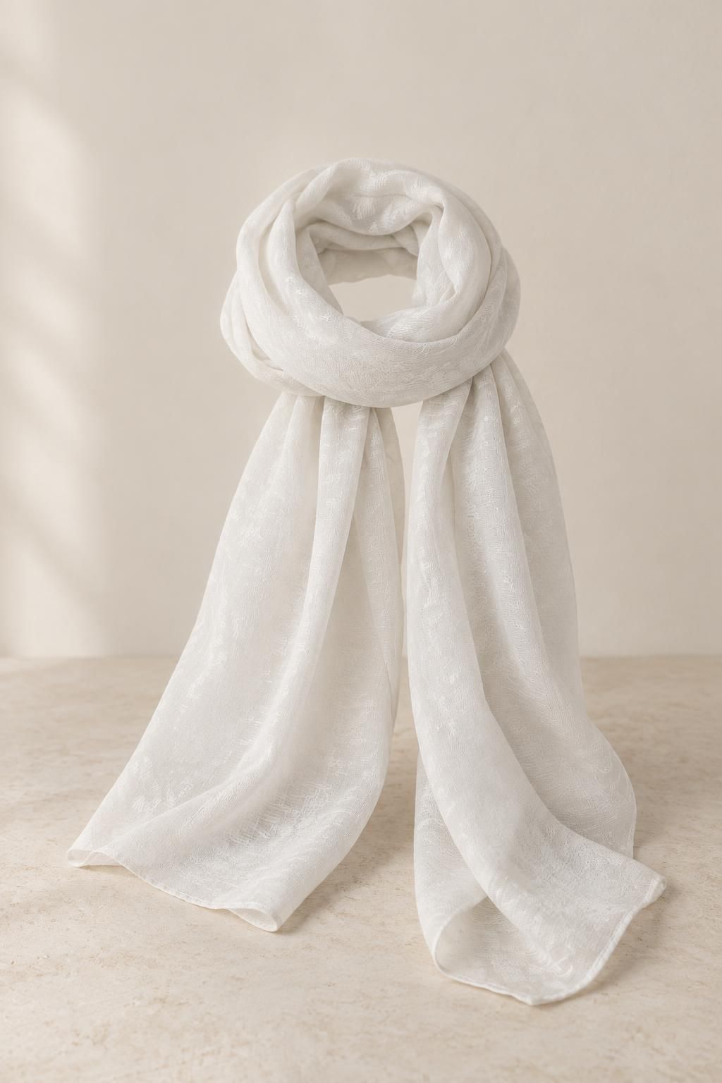 Inspiration Les accessoires avec le tissu NICOLE - Gaze jacquard de viscose à motifs abstraits