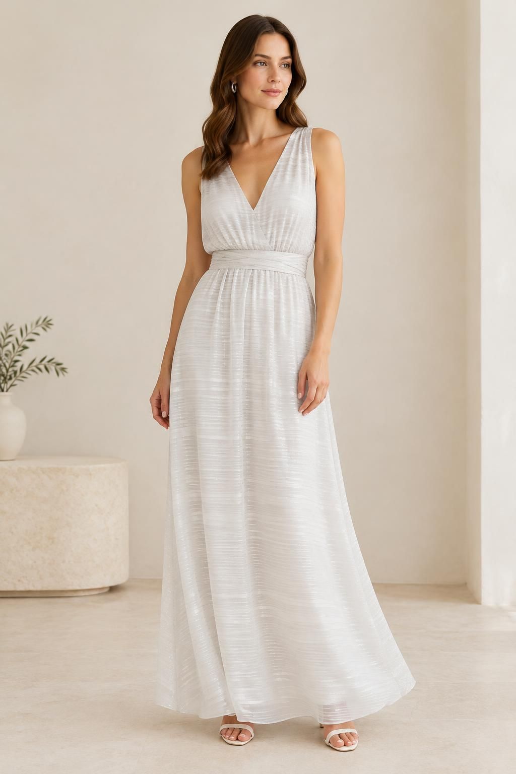 Inspiration La robe avec le tissu GARAEEL - Voile crêpe de viscose à rayures satinées et à fils lurex argentés
