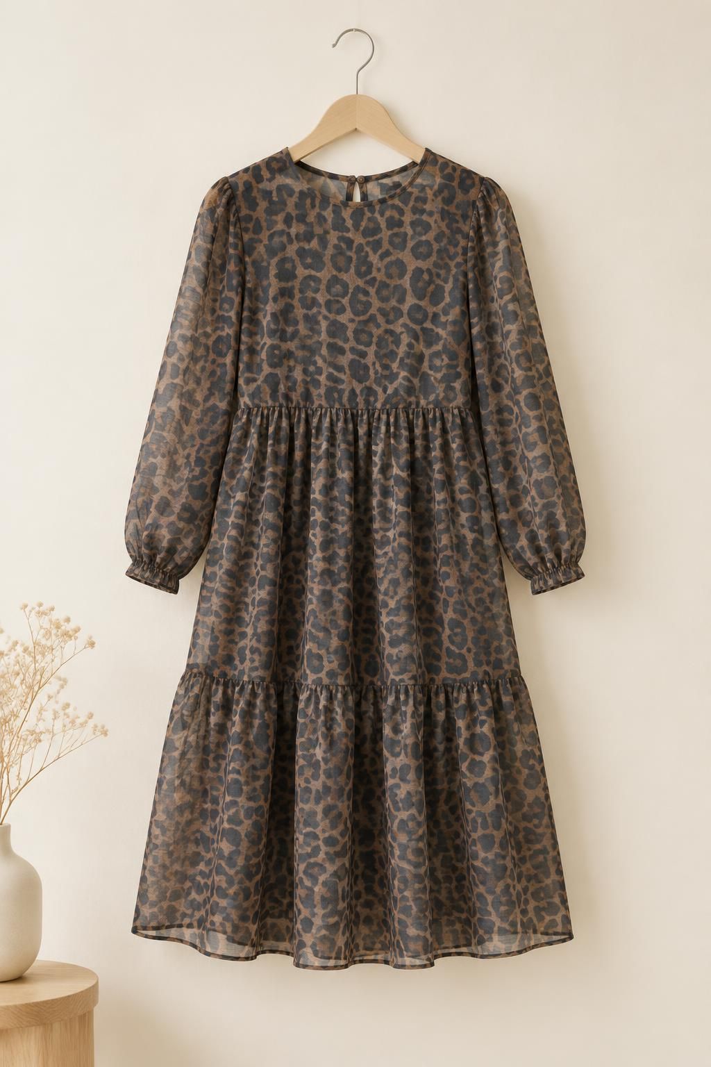 Inspiración El vestido infantil con el tejido Voile gaze de viscosa, estampado de leopardo marrón y negro