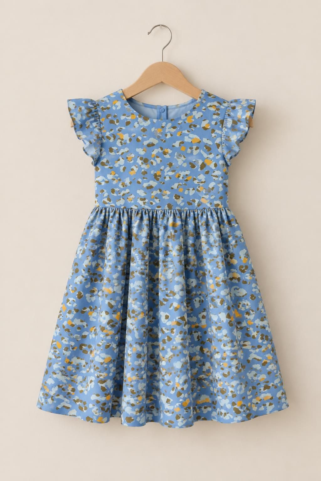 Inspiration La robe enfant avec le tissu Satin de coton, motif animalier abstrait bleu
