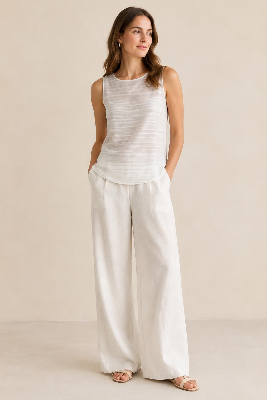 Inspiration Le top avec le tissu GARAEEL - Voile crêpe de viscose à rayures satinées et à fils lurex argentés
