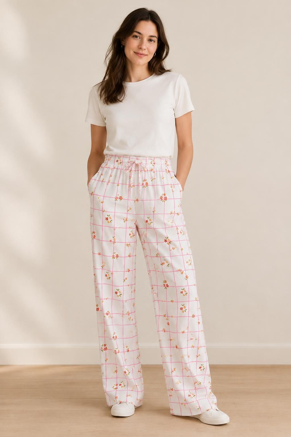 Inspiration Le pantalon avec le tissu Popeline de coton, quadrillage rose et fleurs champêtres