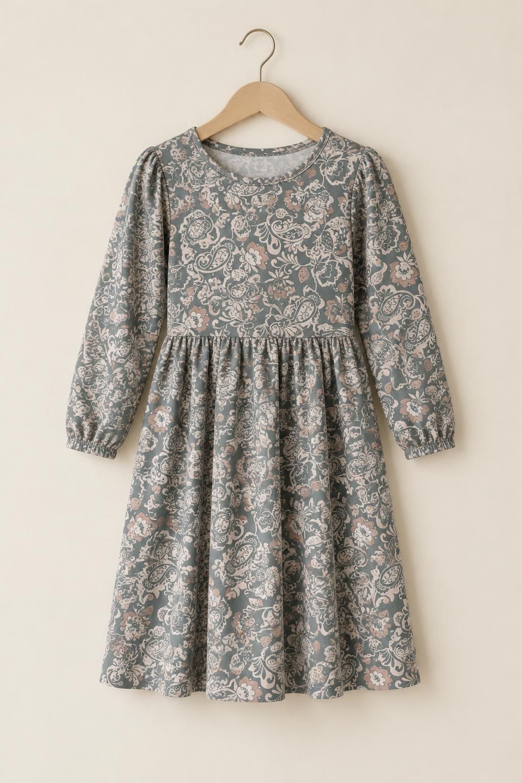 Inspiration La robe enfant avec le tissu Jersey viscose elasthanne, motif cachemire fleuri
