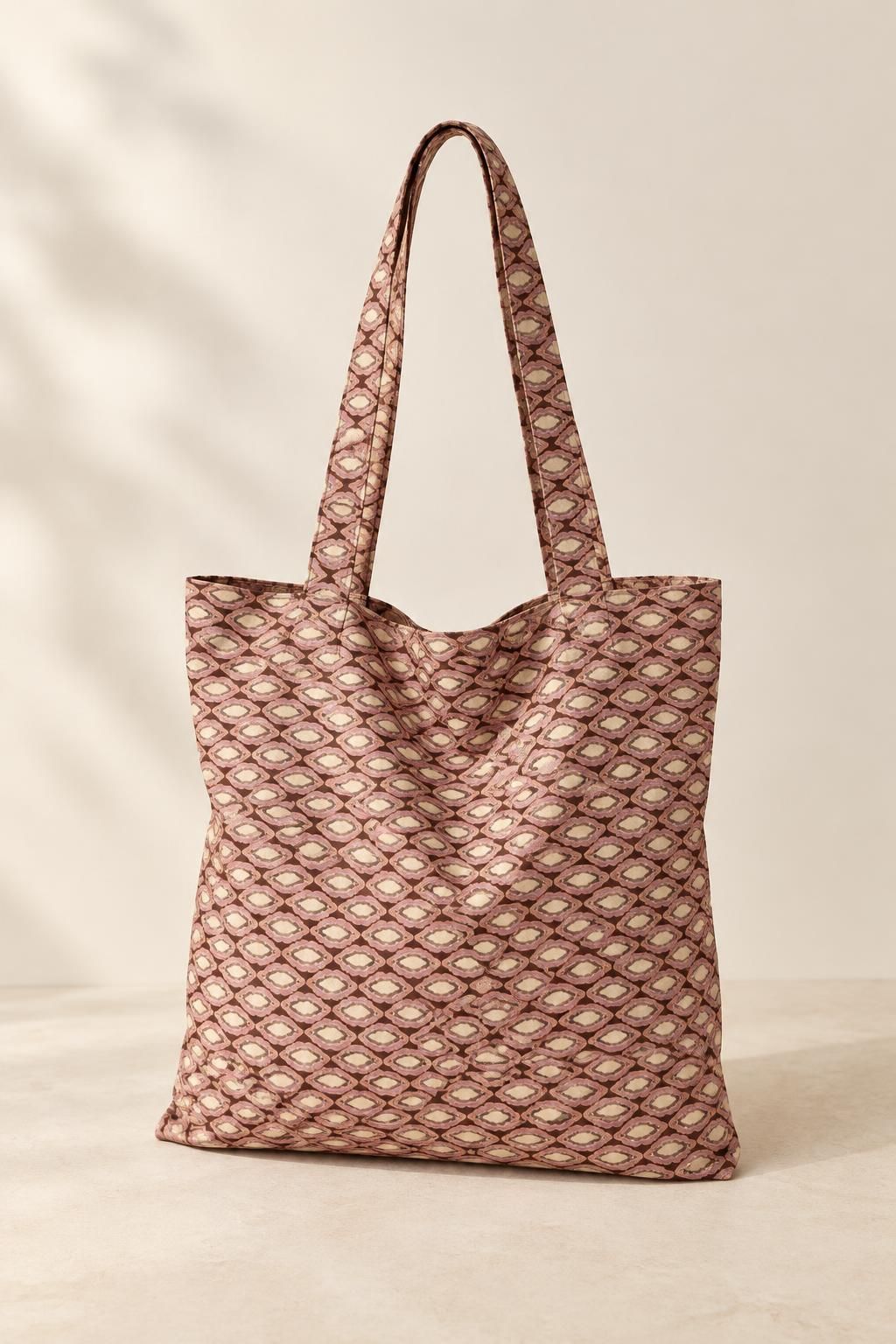 Inspiration Les accessoires avec le tissu Satin de coton, motif géométrique rétro à médaillons