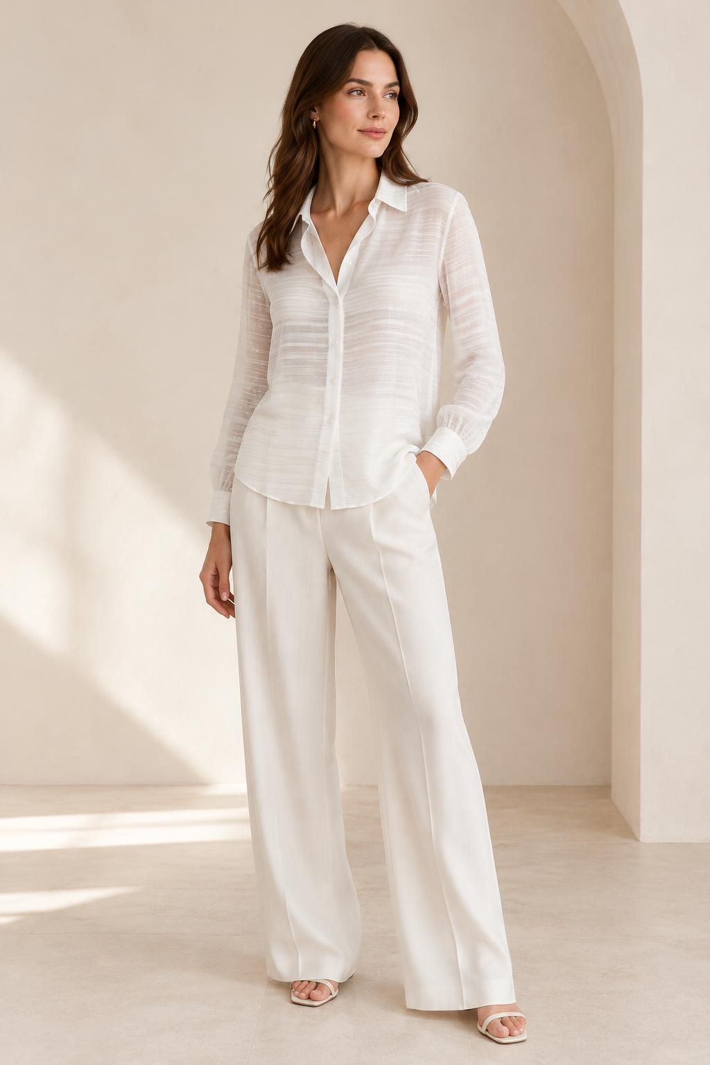 Inspiration La blouse avec le tissu GARAEEL - Voile crêpe de viscose à rayures satinées et à fils lurex argentés