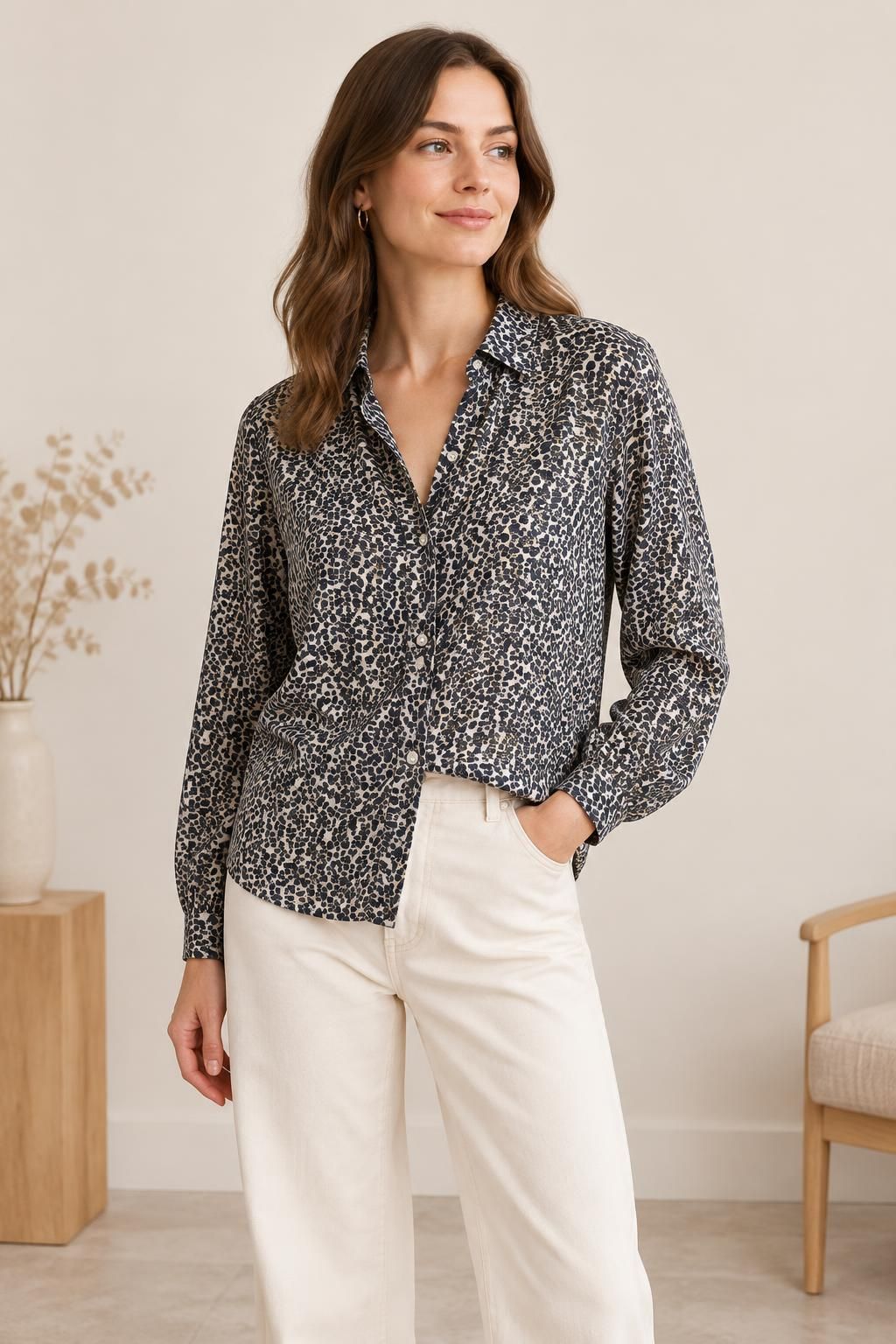 Inspiratie De blouse met de stof Viscose met lurex, bloemmotief en goud- en zilverkleurige strepen
