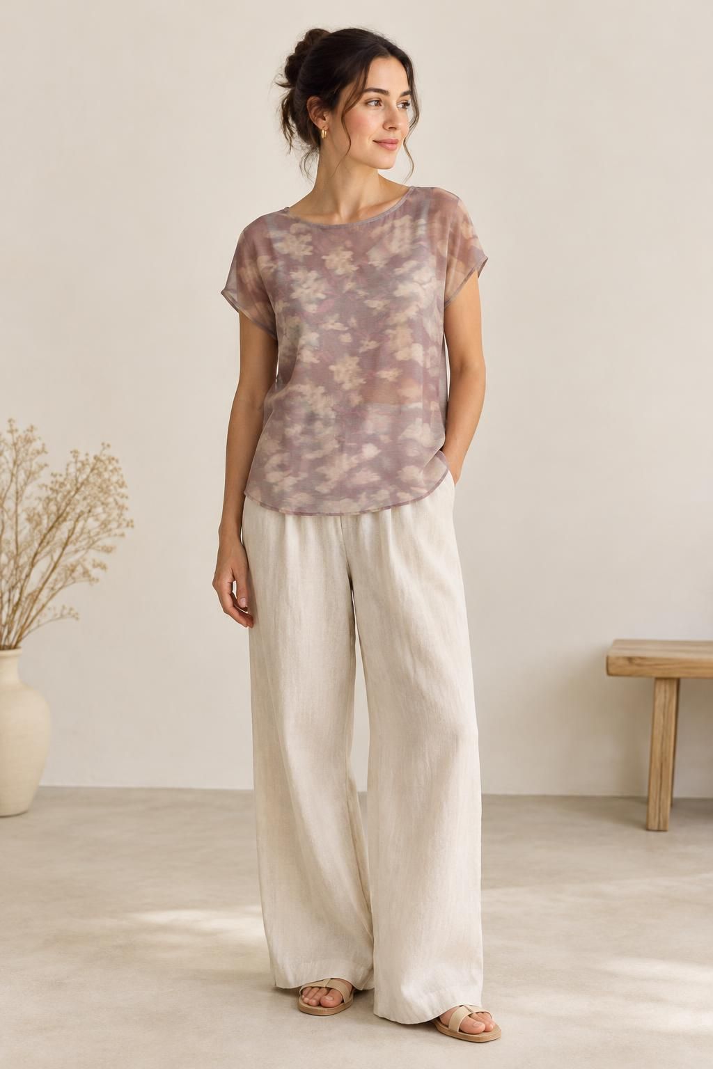 Inspiration Le top avec le tissu Voile gaze de viscose, motif abstrait bohème rose et beige