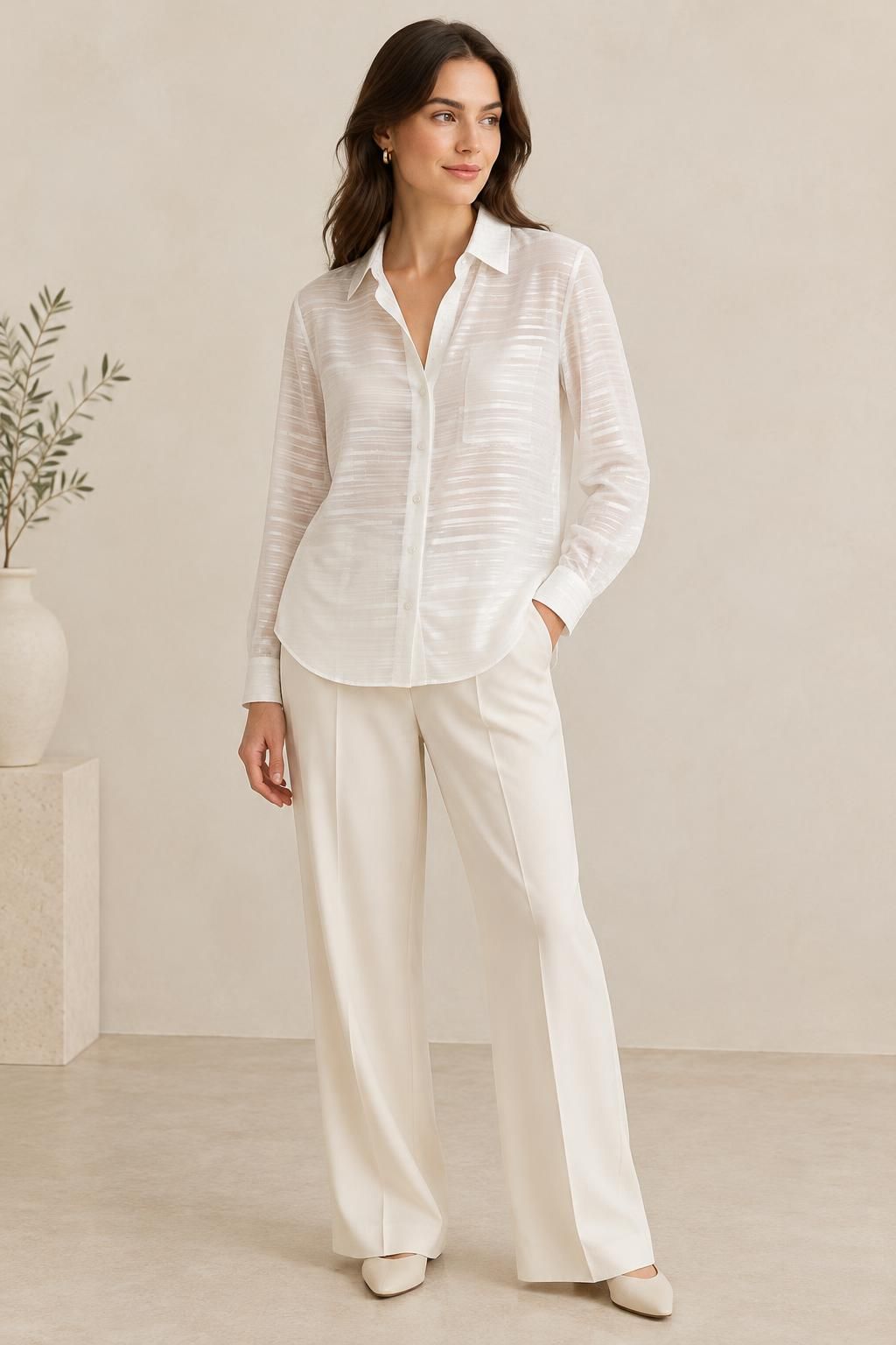 Inspiration La blouse avec le tissu GARAEEL - Voile crêpe de viscose à rayures satinées et à fils lurex argentés