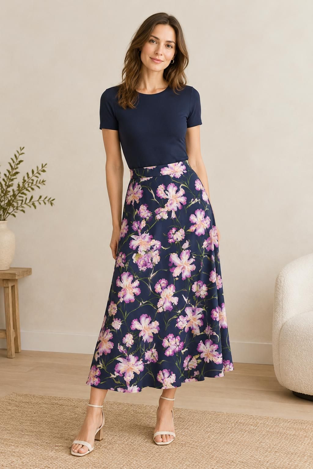 Inspiration La jupe avec le tissu Jersey de viscose texturé, grandes fleurs romantiques sur fond bleu