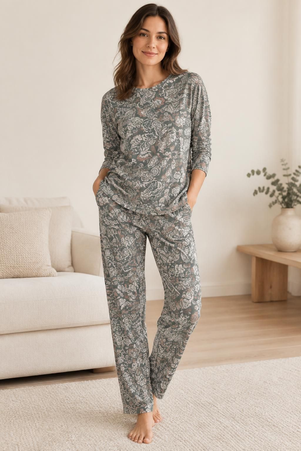 Inspiration La tenue détente avec le tissu Jersey viscose elasthanne, motif cachemire fleuri
