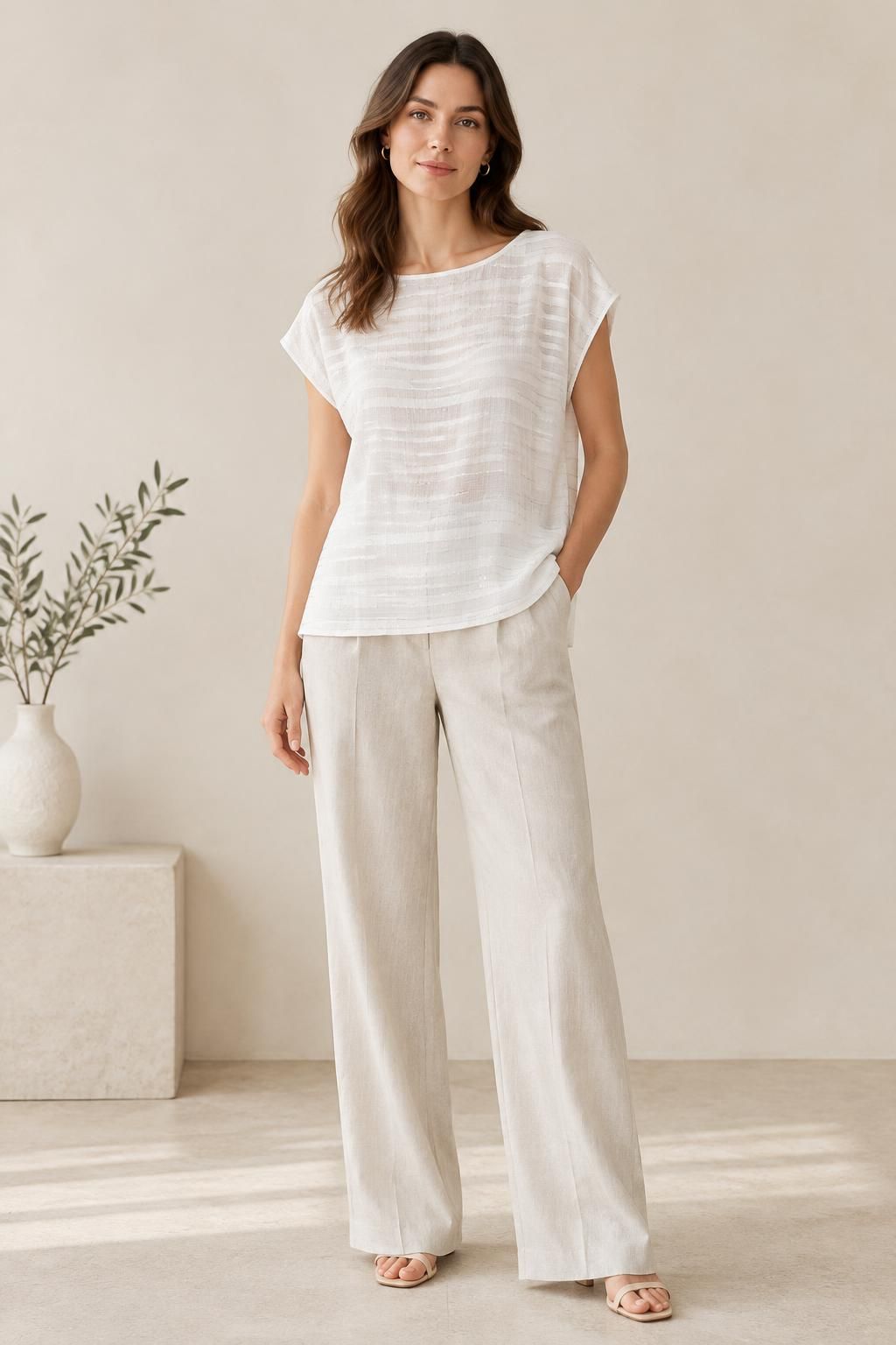 Inspiration Le top avec le tissu GARAEEL - Voile crêpe de viscose à rayures satinées et à fils lurex argentés