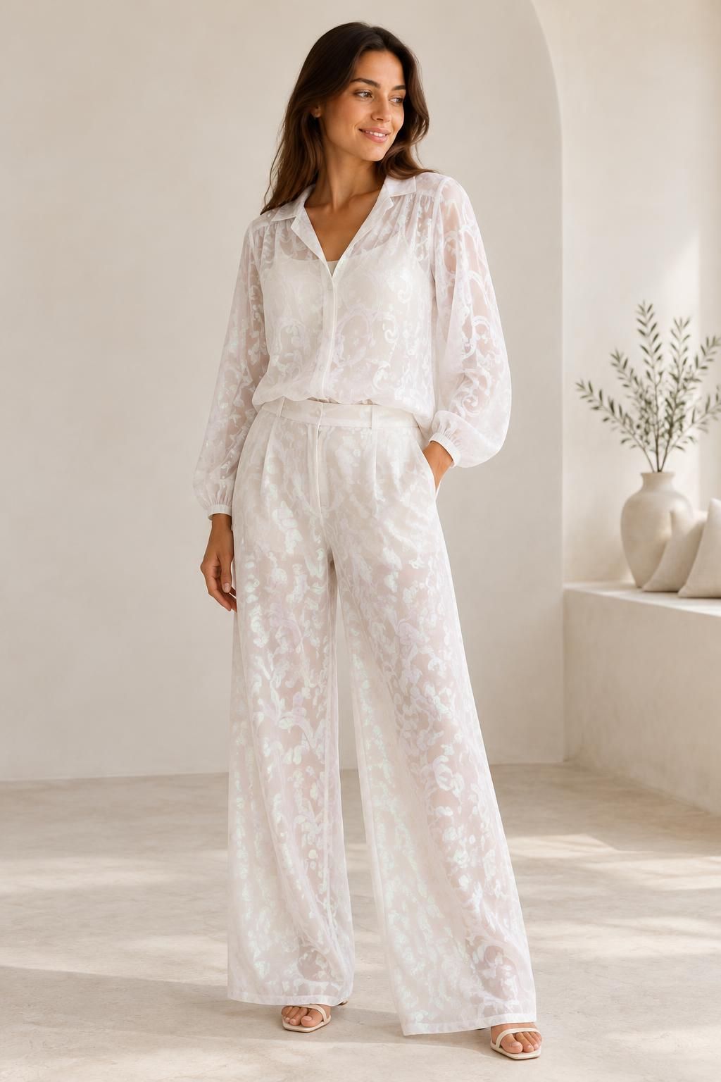 Inspiration Le pantalon avec le tissu IRISA - Organza jacquard polyester motif arabesque