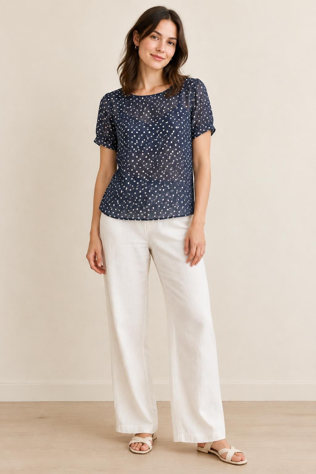 Inspiration Das Oberteil mit dem Stoff Blaue gepunktete Viskose-Polyester-Gaze
