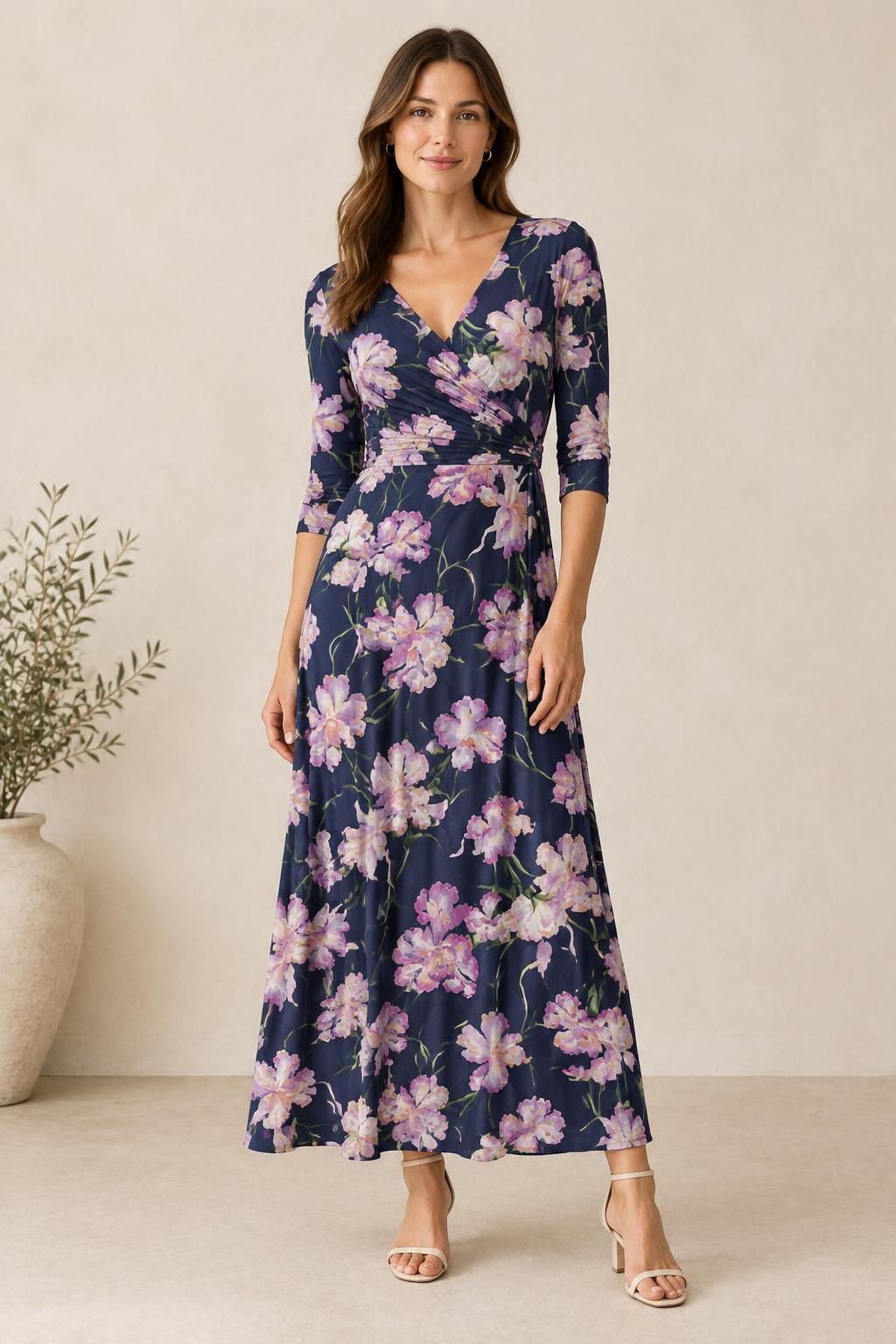 Inspiration La robe avec le tissu Jersey de viscose texturé, grandes fleurs romantiques sur fond bleu