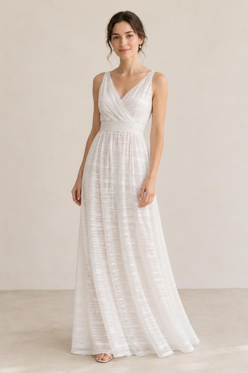 Inspiration La robe avec le tissu GARAEEL - Voile crêpe de viscose à rayures satinées et à fils lurex argentés
