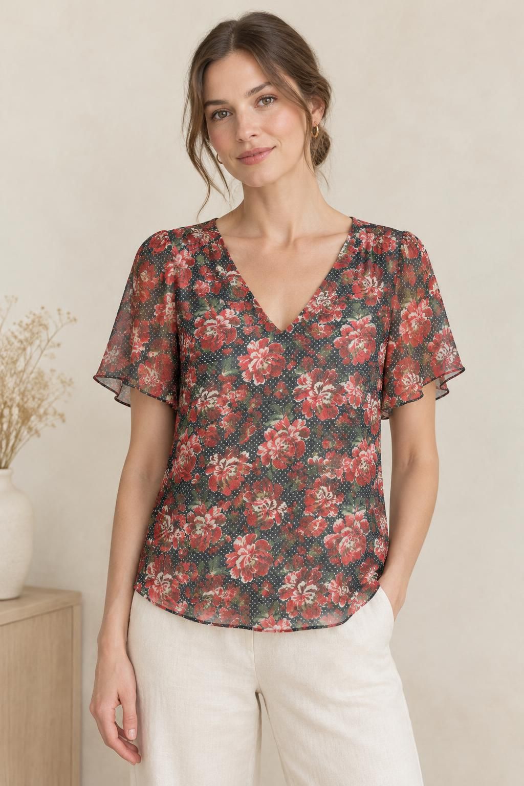 Inspiration Le top avec le tissu Voile crêpe de polyester, fleurs rouges et pois blancs