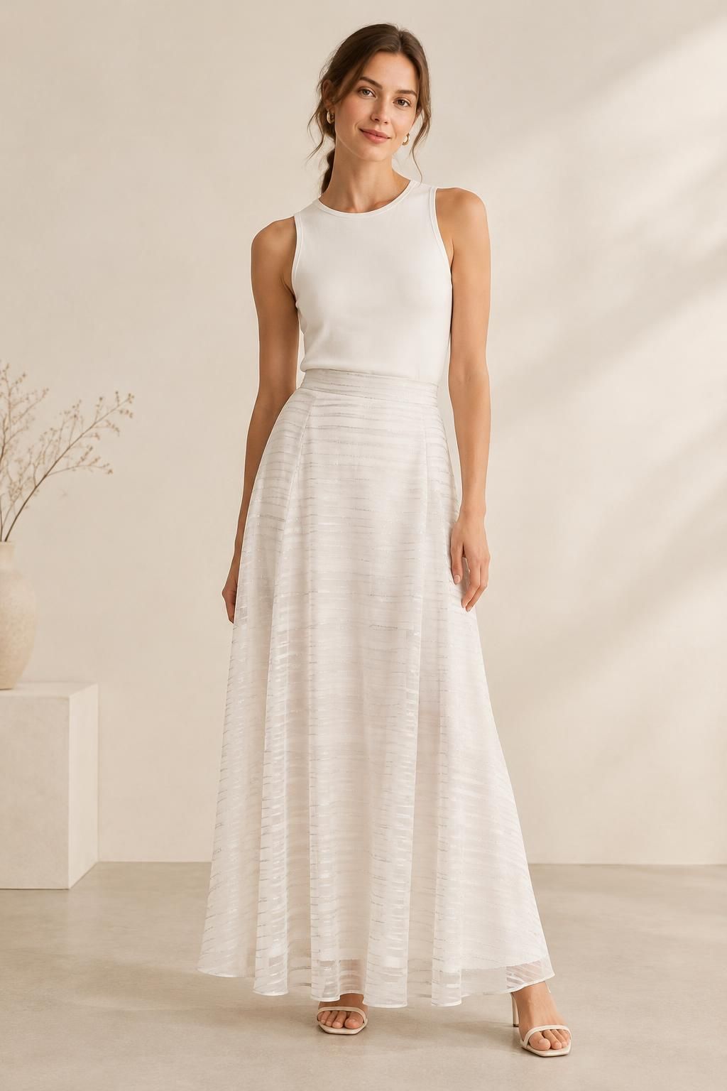 Inspiration La jupe avec le tissu GARAEEL - Voile crêpe de viscose à rayures satinées et à fils lurex argentés