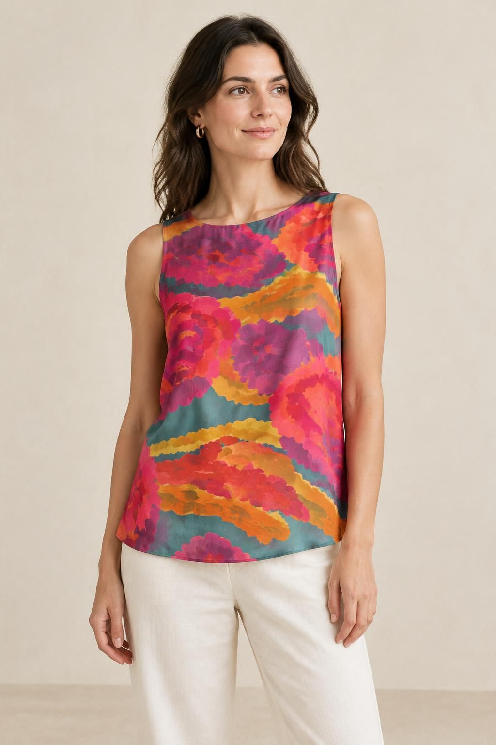 Ispirazione Il top con il tessuto Satin di viscose leggero, grandi fiori astratti retro (leggero difetto d'aspetto)