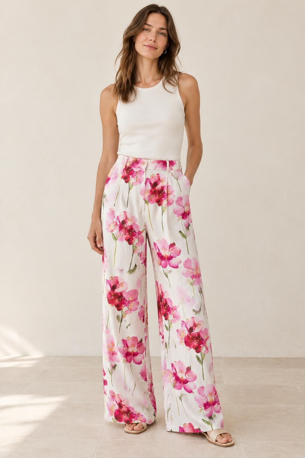 Ispirazione I pantaloni con il tessuto Popeline - tessuto in cotone fluido, grande motivo floreale romantico rosa
