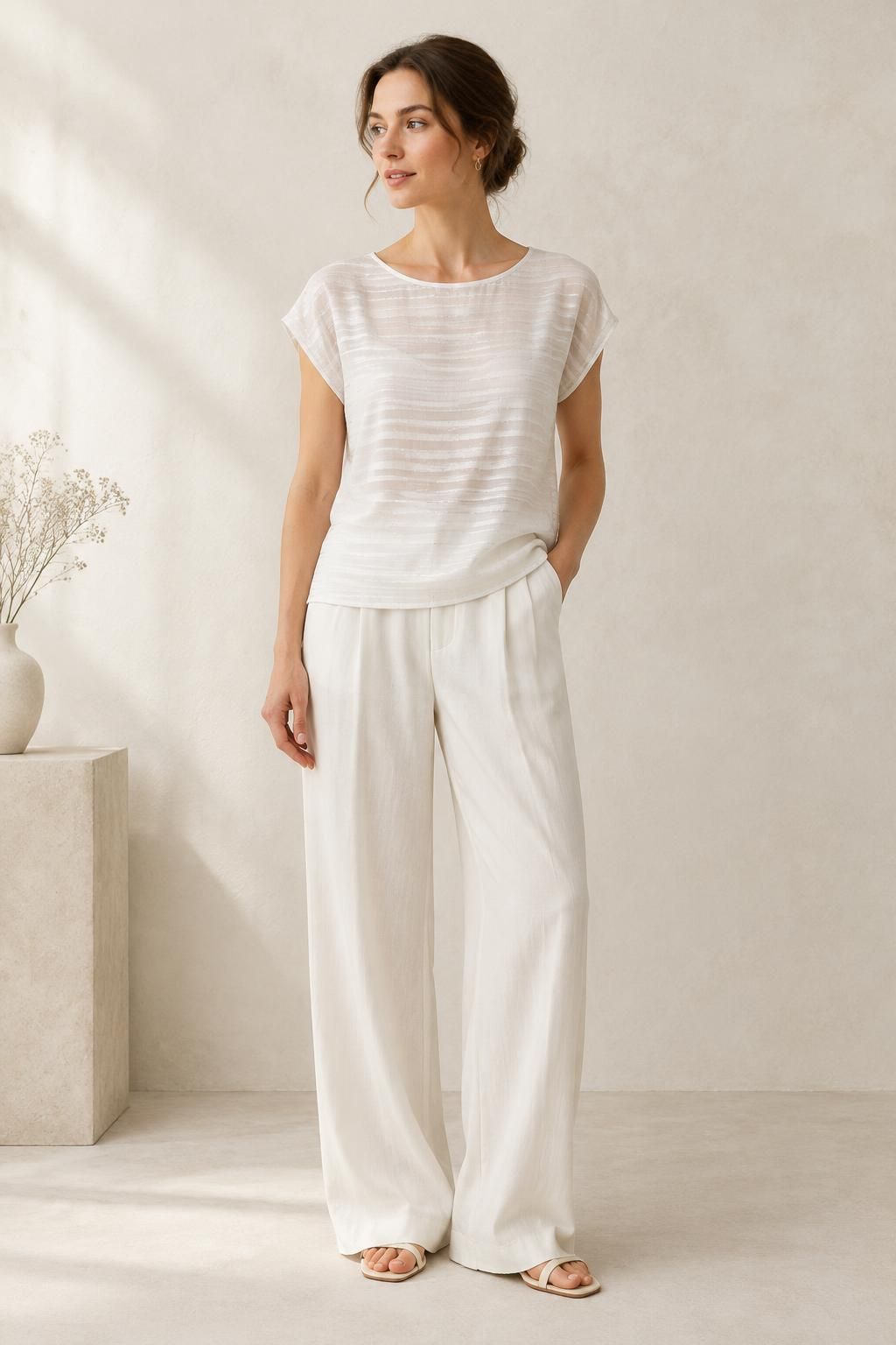 Inspiration Le top avec le tissu GARAEEL - Voile crêpe de viscose à rayures satinées et à fils lurex argentés