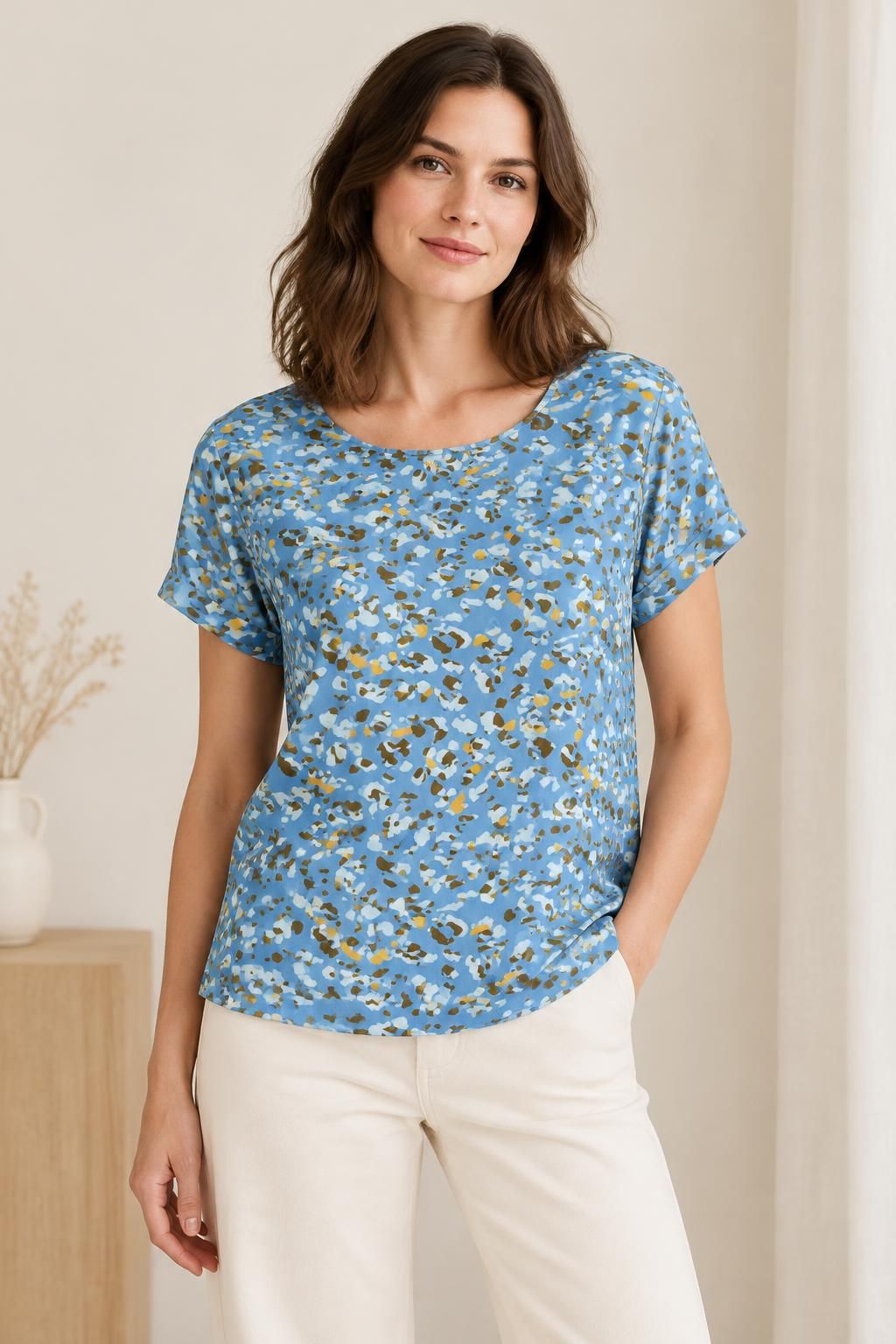Inspiration Le top avec le tissu Satin de coton, motif animalier abstrait bleu