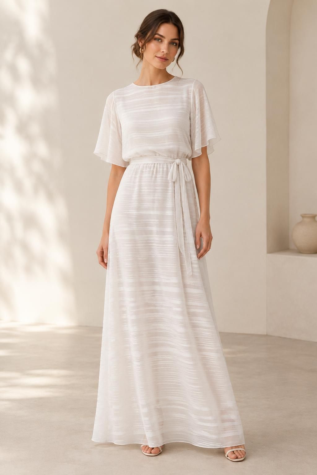 Inspiration La robe avec le tissu GARAEEL - Voile crêpe de viscose à rayures satinées et à fils lurex argentés