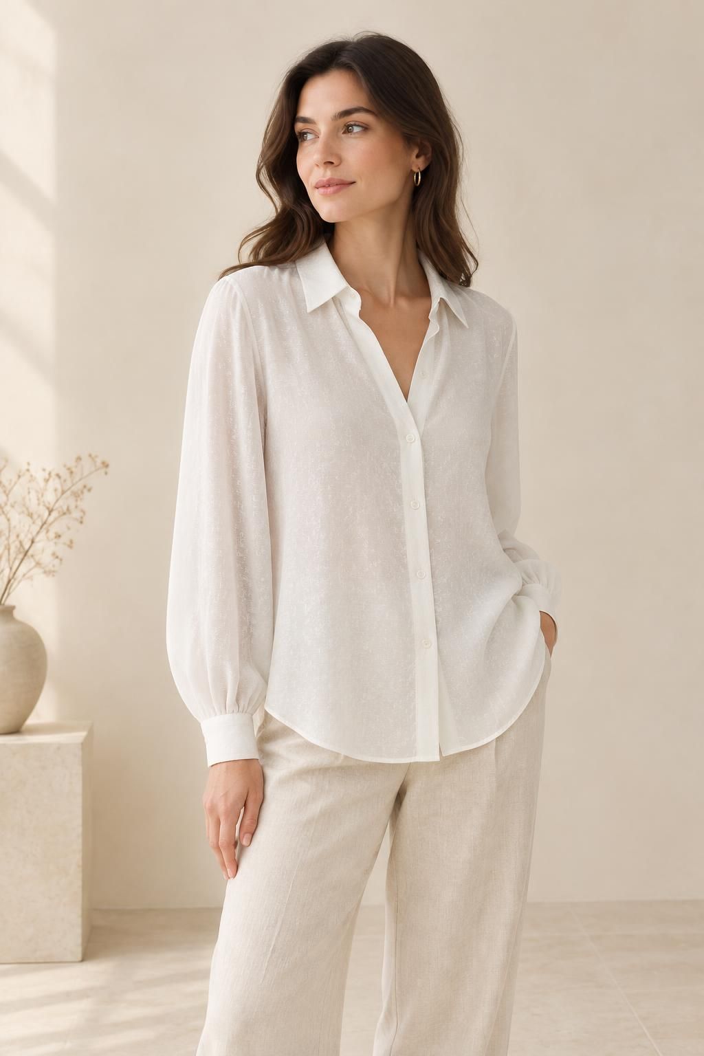 Inspiration La blouse avec le tissu NICOLE - Gaze jacquard de viscose à motifs abstraits